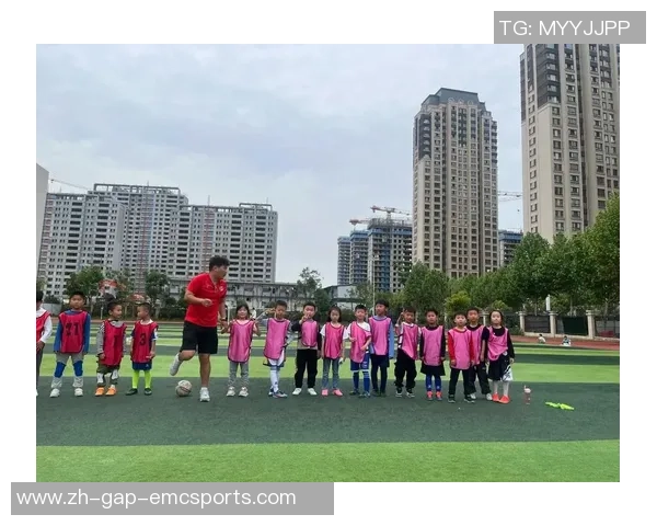 热爱足球的小学足球队全新介绍与成长历程分享