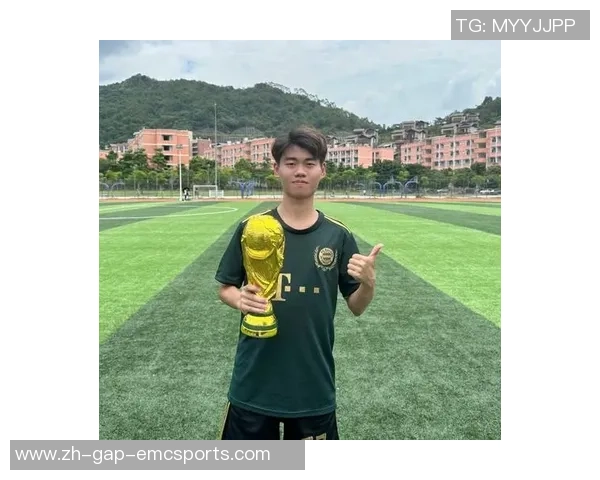 男生足球图片展示青春活力与团队精神的完美结合