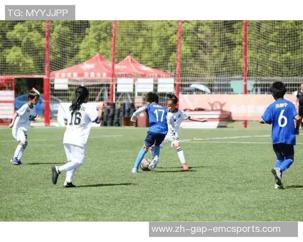 足球解说蒋的精彩瞬间与背后故事揭示足球解说的魅力与挑战 足球解说蒋的精彩瞬间与背后故事揭示足球解说的魅力与挑战